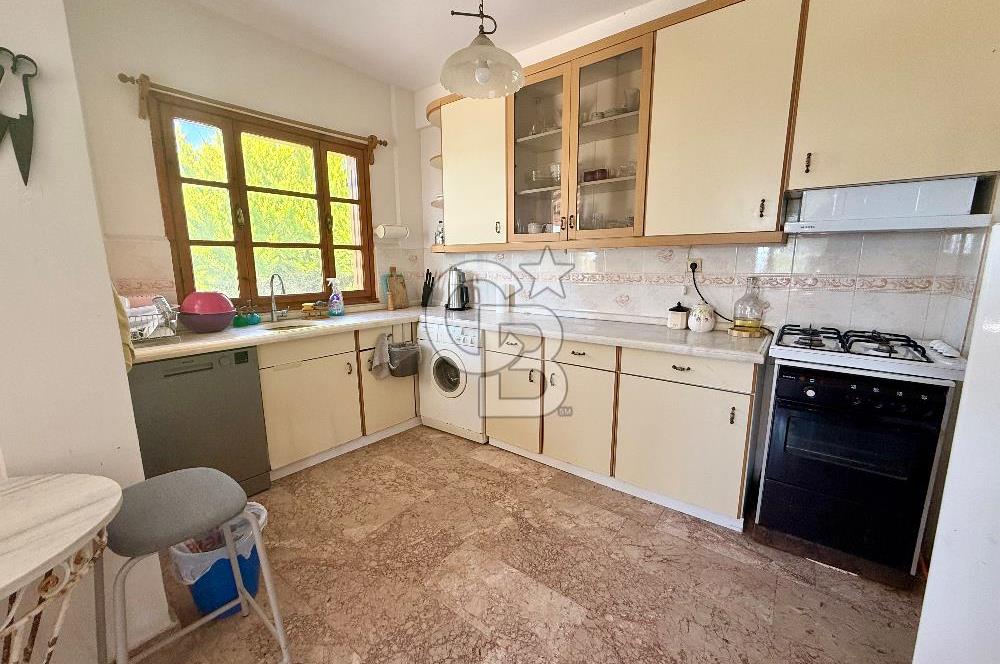Çeşme Yalı Mahallesinde Denize Sıfır Kiralık Müstakil Villa