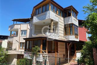 DEREKÖY KARDELEN SİTESİ'NDE SATILIK TRİPLEKS VİLLA