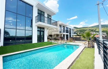 Ayvacık Kozluda Satılık Ful Boğaz Manzaralı 3+1 Satılık Villa !