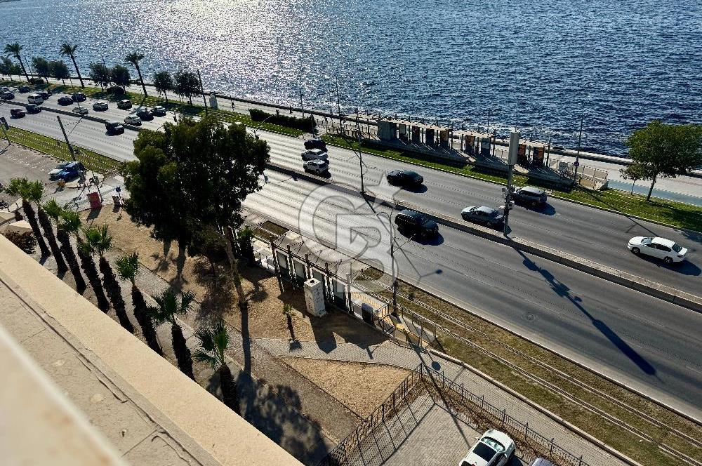 MUHTEŞEM KONUMDA SATILIK 5 + 1 YALI DAİRESİ