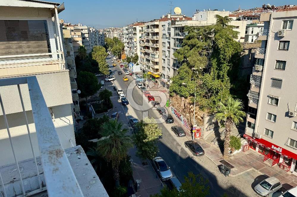 MUHTEŞEM KONUMDA SATILIK 5 + 1 YALI DAİRESİ