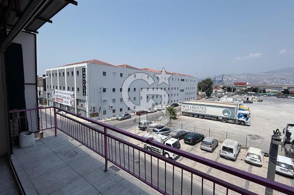Umurbey Mah. Şehitlik Caddesi 3 Katlı Kiralık Dükkan