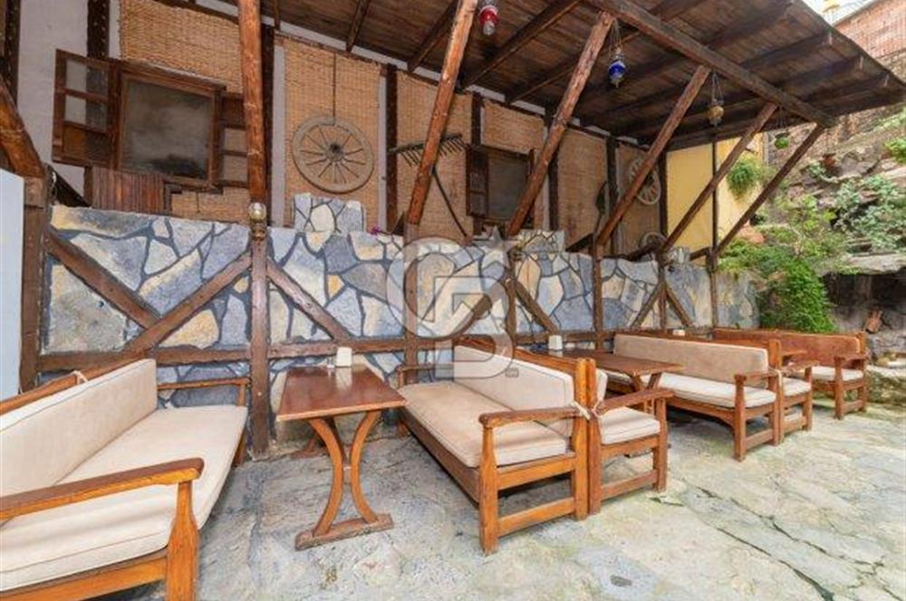 Tarihi Yarımada’da Üzerinde Otel Olan %52 Arsa Hissesi – Sınırlı Fırsat!
