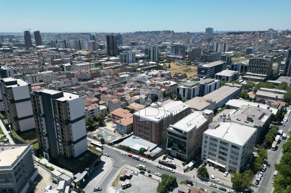İSTANBUL BASIN EKSPRES YOLUNDA ÇOK FONKSİYONLU KULLANIM ALANINA SAHİP SATILIK TİCARİ MÜLK