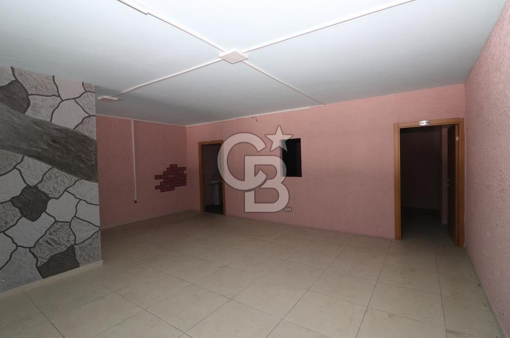 Taşdelen Cad. Üzerinde 350 m² Depolu Kiralık Dükkan