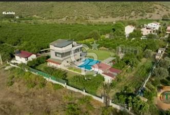 İzmir Mendereste 4 Dönümde Havuzlu Villa;Doğa ve Denizle İç İçe