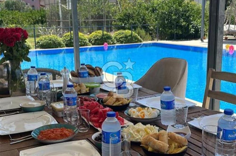 İzmir Mendereste 4 Dönümde Havuzlu Villa;Doğa ve Denizle İç İçe
