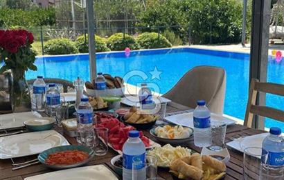 İzmir Mendereste 4 Dönümde Havuzlu Villa;Doğa ve Denizle İç İçe