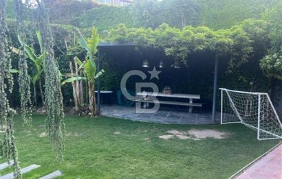 İSTANBUL ÜSKÜDAR NAKKAŞTEPE'DE SİTE İÇİNDE GÜZEL KONUMLU BÜYÜK BAHÇELİ DUBLEKS MALİKANE