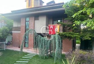 İSTANBUL ÜSKÜDAR NAKKAŞTEPE'DE SİTE İÇİNDE GÜZEL KONUMLU BÜYÜK BAHÇELİ DUBLEKS MALİKANE