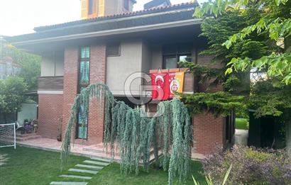 İSTANBUL ÜSKÜDAR NAKKAŞTEPE'DE SİTE İÇİNDE GÜZEL KONUMLU BÜYÜK BAHÇELİ DUBLEKS MALİKANE