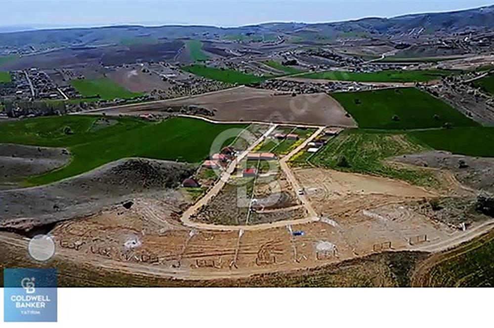 OTURMUŞ SİTEDE GÜNEY CEPHE FULL MANZARALI 490 M2 ARAZİ