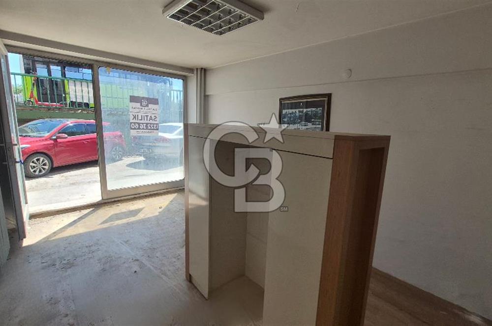 İZMİT MERKEZ CADDE ÜZERİ İŞMERKEZİNDE ZEMİN KAT SATILIK DÜKKAN