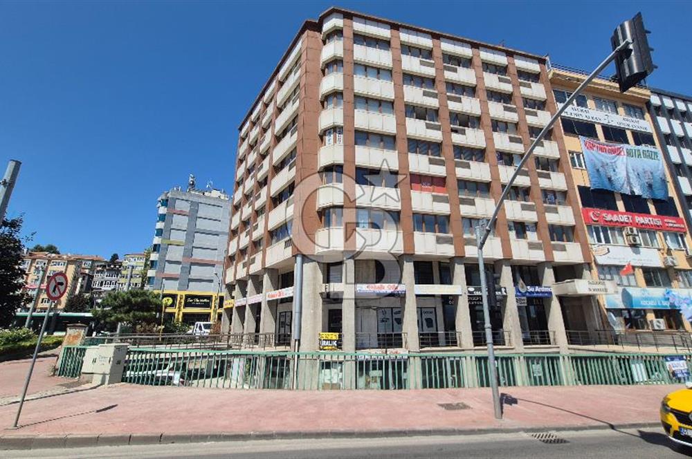 İZMİT MERKEZ CADDE ÜZERİ İŞMERKEZİNDE ZEMİN KAT SATILIK DÜKKAN