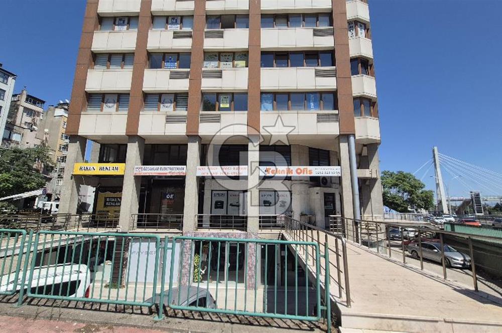 İZMİT MERKEZ CADDE ÜZERİ İŞMERKEZİNDE ZEMİN KAT SATILIK DÜKKAN