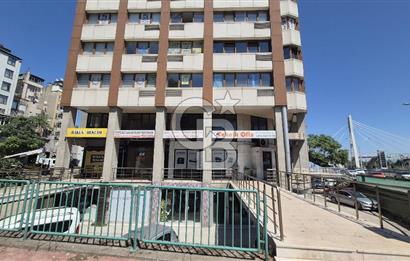 İZMİT MERKEZ CADDE ÜZERİ İŞMERKEZİNDE ZEMİN KAT SATILIK DÜKKAN