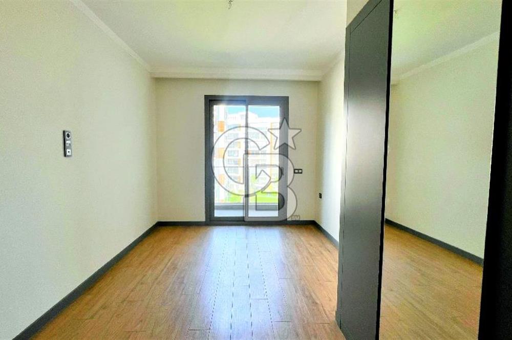 Ataşehir Modern Havuz Manzaralı K.Mutfak 2+1 Satılık Da