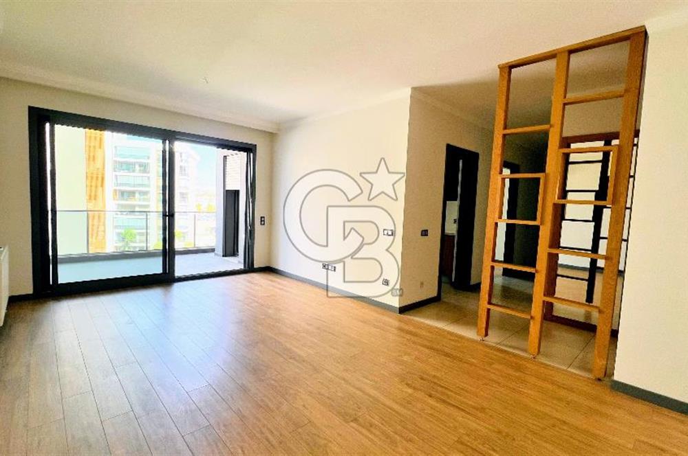 Ataşehir Modern Havuz Manzaralı K.Mutfak 2+1 Satılık Da