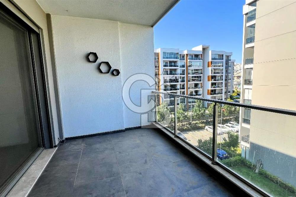 Ataşehir Modern Havuz Manzaralı K.Mutfak 2+1 Satılık Da