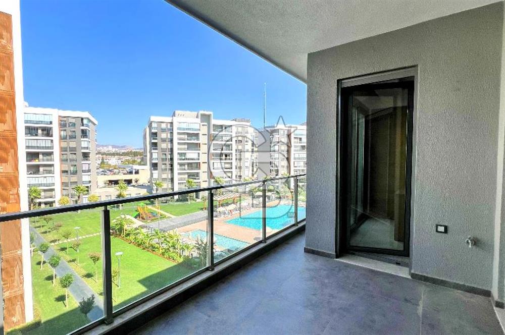 Ataşehir Modern Havuz Manzaralı K.Mutfak 2+1 Satılık Da