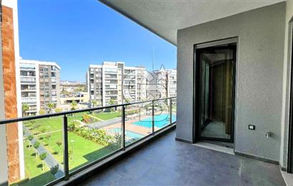 Ataşehir Modern Havuz Manzaralı K.Mutfak 2+1 Satılık Da
