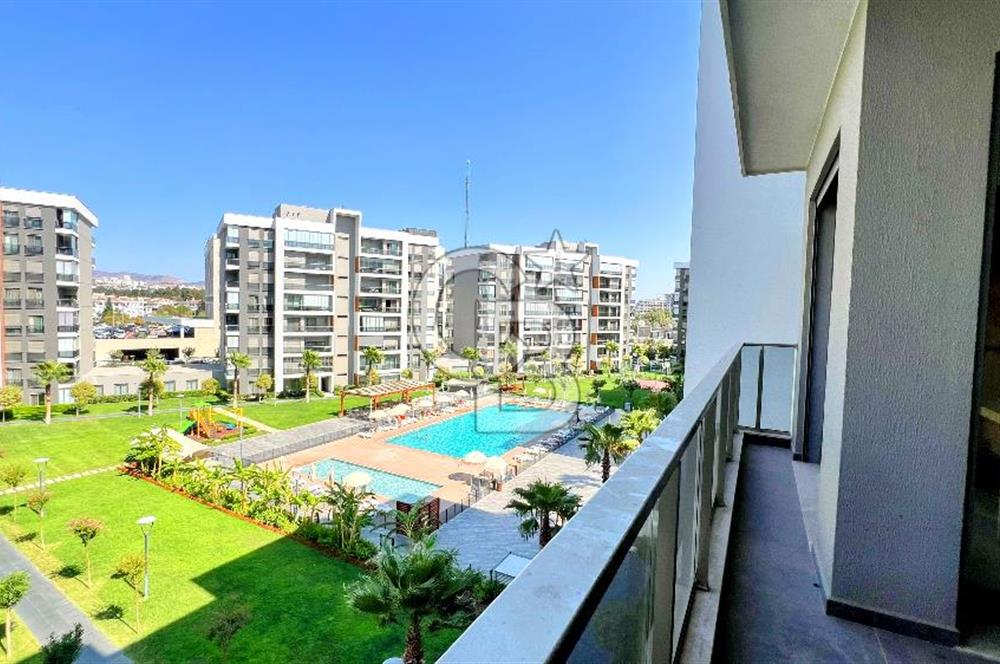 Ataşehir Modern Havuz Manzaralı K.Mutfak 2+1 Satılık Da