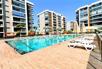 Ataşehir Modern Havuz Manzaralı K.Mutfak 2+1 Satılık Da