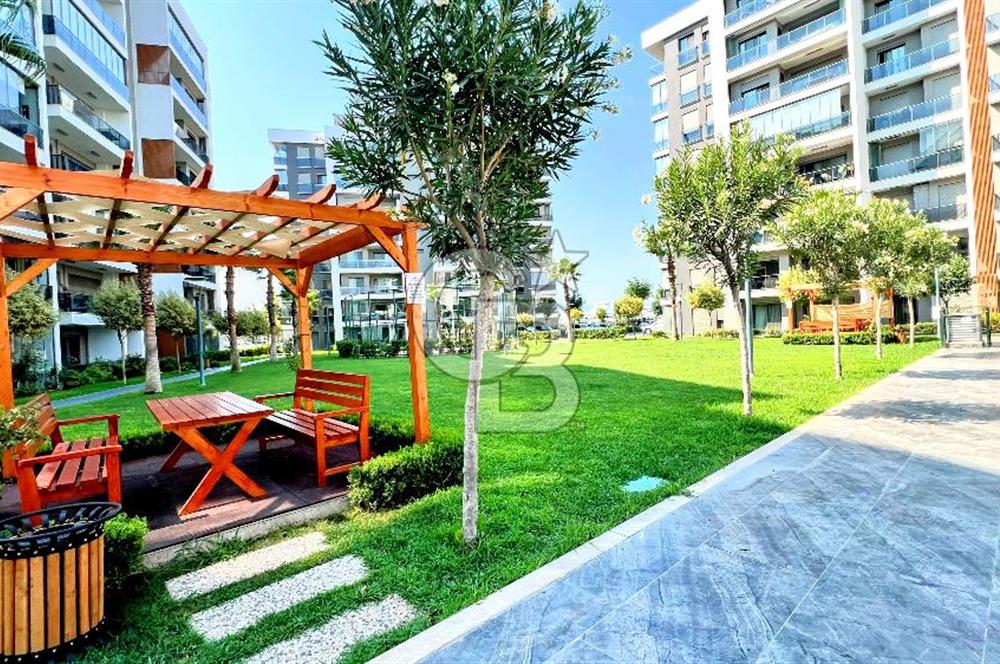 Ataşehir Modern Havuz Manzaralı K.Mutfak 2+1 Satılık Da