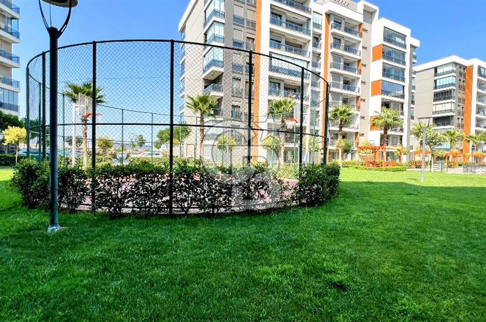 Ataşehir Modern Havuz Manzaralı K.Mutfak 2+1 Satılık Da