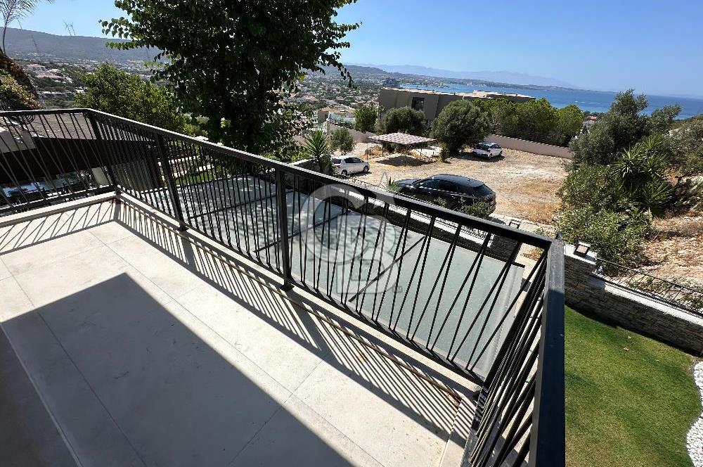 ÇEŞME ILICADA DENİZ MANZARALI FULL TADİLATLI SIFIR EŞYALI VİLLA