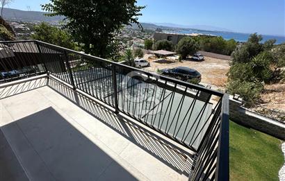 ÇEŞME ILICADA DENİZ MANZARALI FULL TADİLATLI SIFIR EŞYALI VİLLA