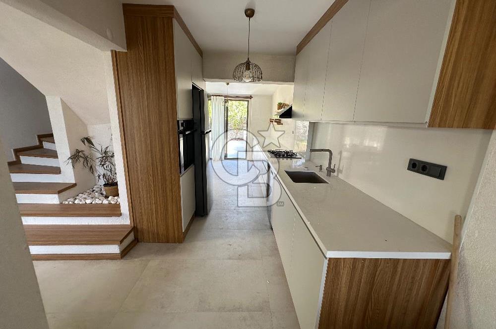 ÇEŞME ILICADA DENİZ MANZARALI FULL TADİLATLI SIFIR EŞYALI VİLLA