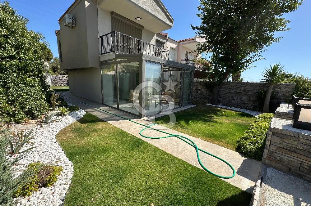 ÇEŞME ILICADA DENİZ MANZARALI FULL TADİLATLI SIFIR EŞYALI VİLLA