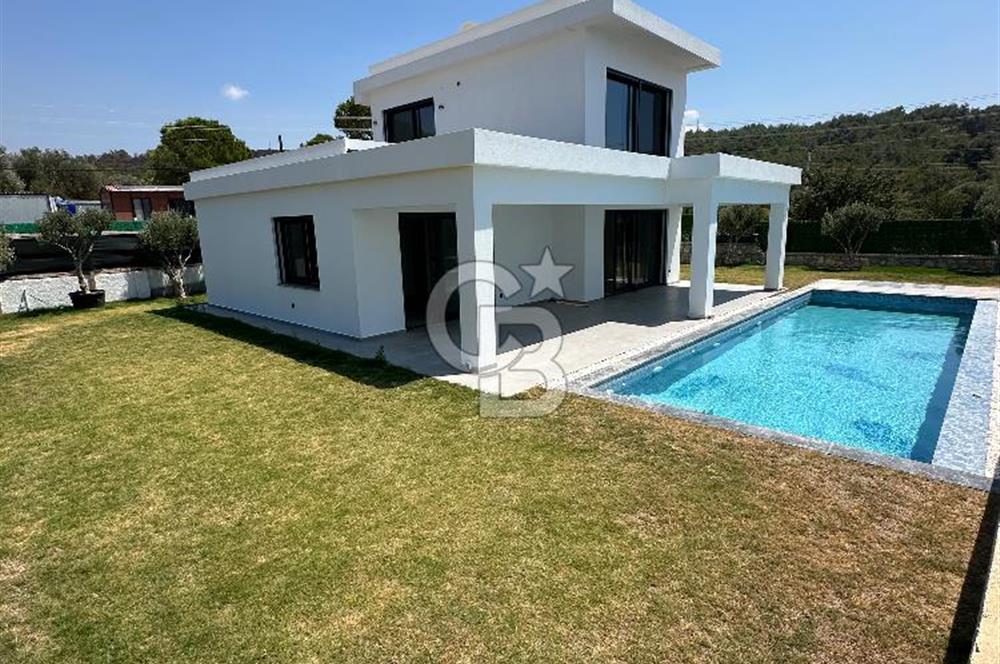 Çeşme Germiyanda Deniz Manzaralı Havuzlu 3+1 Müstakil Villa