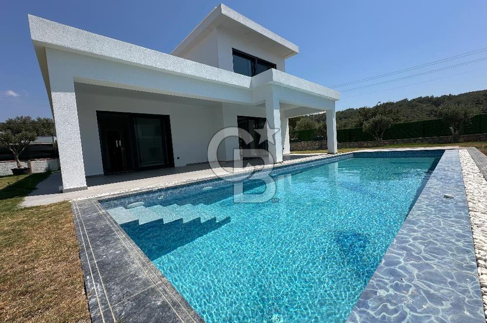 Çeşme Germiyanda Deniz Manzaralı Havuzlu 3+1 Müstakil Villa