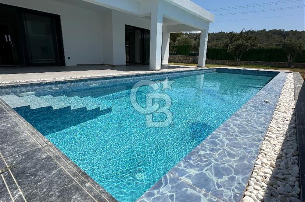 Çeşme Germiyanda Deniz Manzaralı Havuzlu 3+1 Müstakil Villa