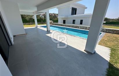 Çeşme Germiyanda Deniz Manzaralı Havuzlu 3+1 Müstakil Villa
