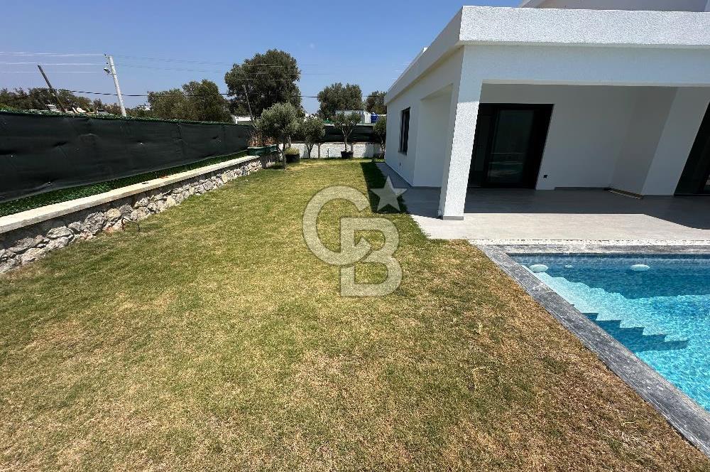 Çeşme Germiyanda Deniz Manzaralı Havuzlu 3+1 Müstakil Villa