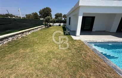 Çeşme Germiyanda Deniz Manzaralı Havuzlu 3+1 Müstakil Villa
