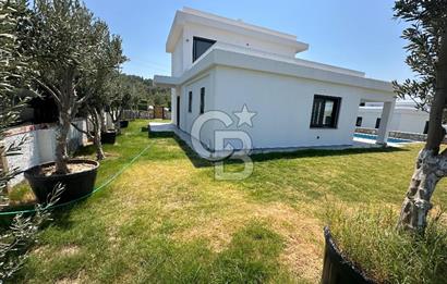 Çeşme Germiyanda Deniz Manzaralı Havuzlu 3+1 Müstakil Villa