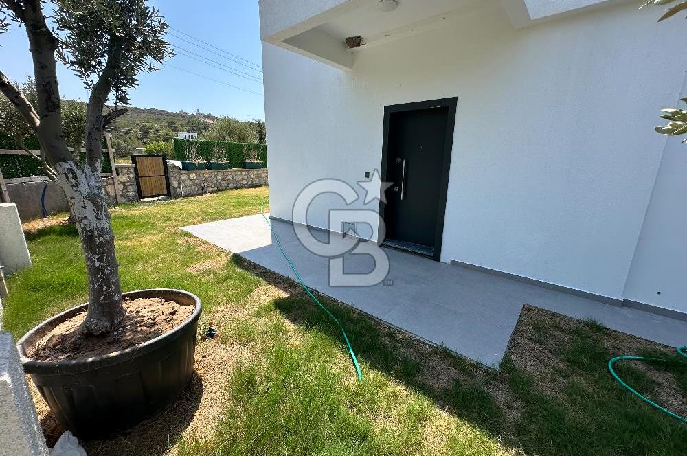 Çeşme Germiyanda Deniz Manzaralı Havuzlu 3+1 Müstakil Villa