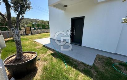 Çeşme Germiyanda Deniz Manzaralı Havuzlu 3+1 Müstakil Villa