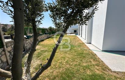 Çeşme Germiyanda Deniz Manzaralı Havuzlu 3+1 Müstakil Villa