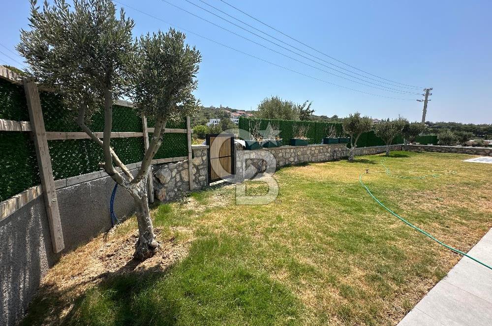 Çeşme Germiyanda Deniz Manzaralı Havuzlu 3+1 Müstakil Villa