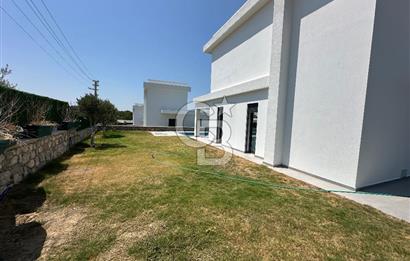Çeşme Germiyanda Deniz Manzaralı Havuzlu 3+1 Müstakil Villa