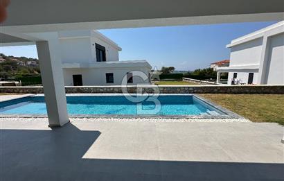 Çeşme Germiyanda Deniz Manzaralı Havuzlu 3+1 Müstakil Villa