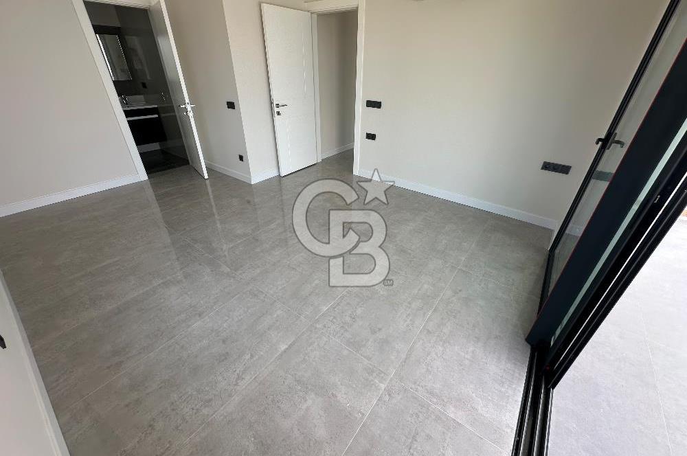 Çeşme Germiyanda Deniz Manzaralı Havuzlu 3+1 Müstakil Villa