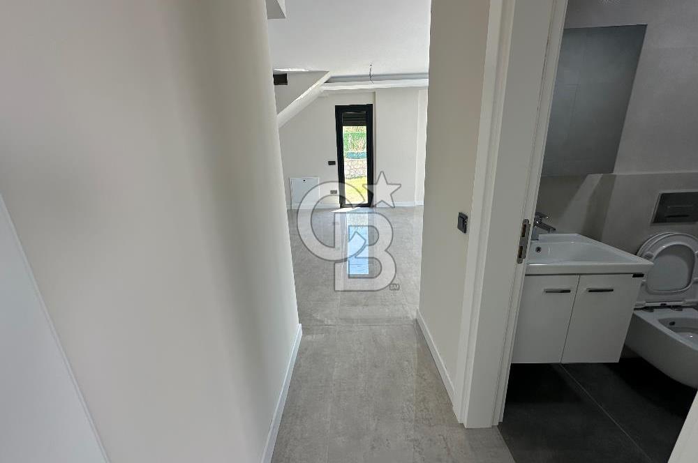 Çeşme Germiyanda Deniz Manzaralı Havuzlu 3+1 Müstakil Villa