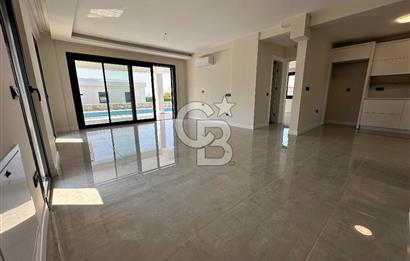 Çeşme Germiyanda Deniz Manzaralı Havuzlu 3+1 Müstakil Villa