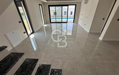 Çeşme Germiyanda Deniz Manzaralı Havuzlu 3+1 Müstakil Villa